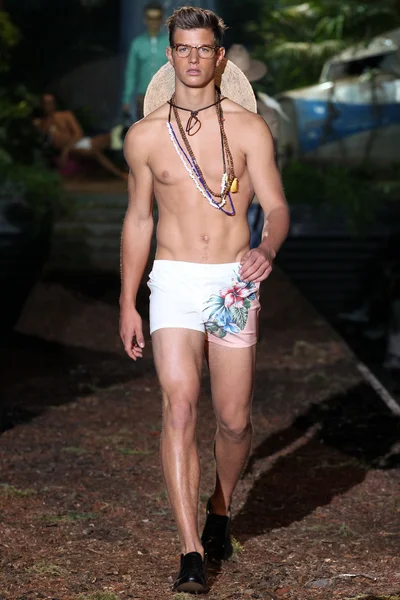 Look 18